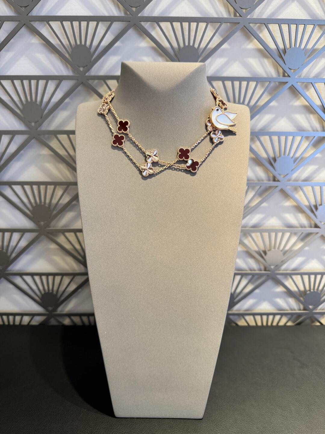 [GALE]CLOVER 20 MOTIFS LASER CARNELIAN NECKLACE
