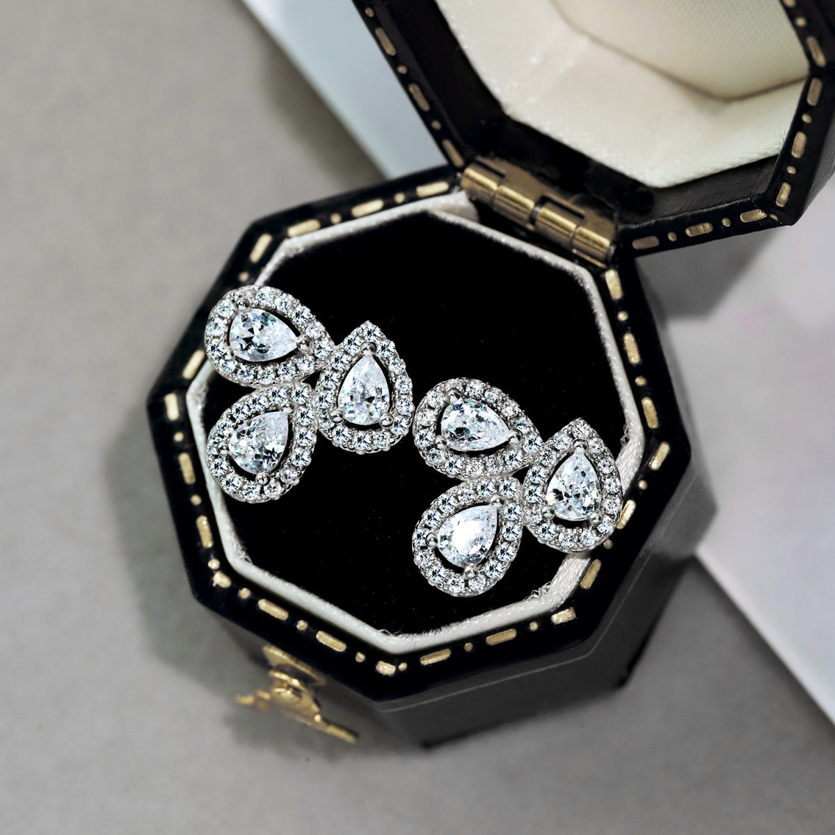 [GALE]Ornate Flower Shape Pear Cut Lover Earrings