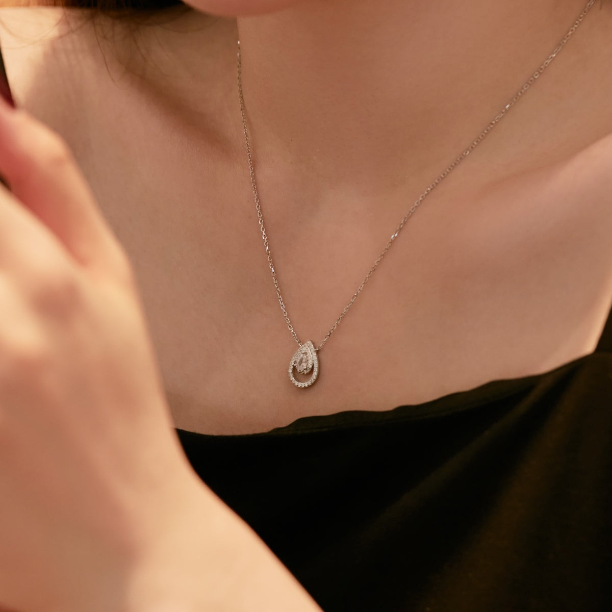 [GALE]Sparkling Pear Cut Necklace