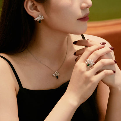 [GALE]Luxurious Flower Shape Emerald Cut Necklace