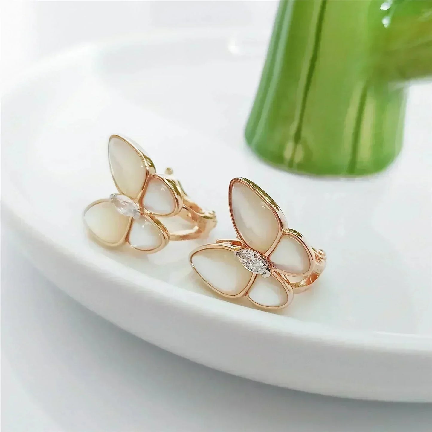 [GALE]BUTTERFLY MOP DIAMOND EARRINGS