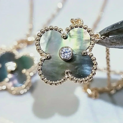 [GALE]CLOVER 15MM DIAMOND AND MOTHER-OF-GREY NECKLACE