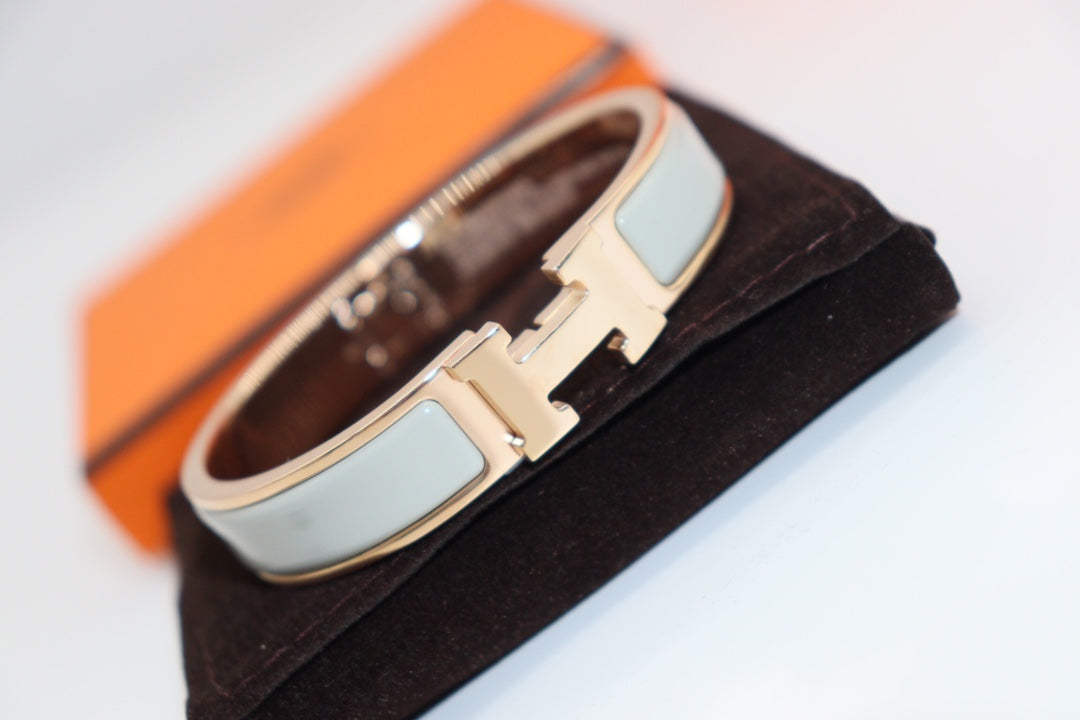 [GALE]H LIGHT BLUE BRACELET