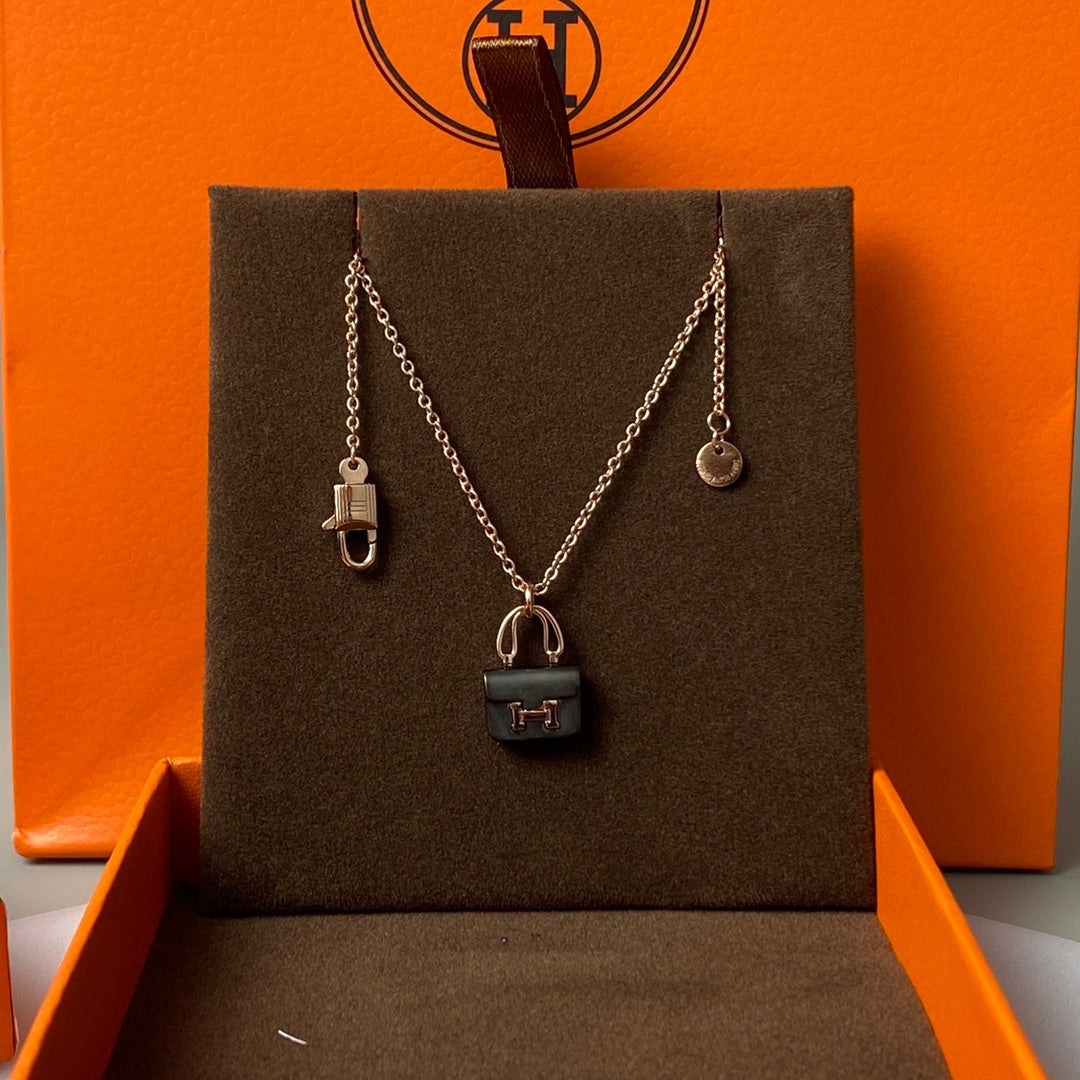 [GALE]CONSTANCE BLACK PEDANT PINK GOLD NECKLACE