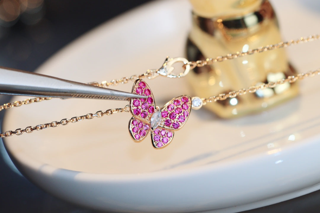 [NOVO]SCHMETTERLING ROTE DIAMANTEN ROSÉGOLD-KETTE