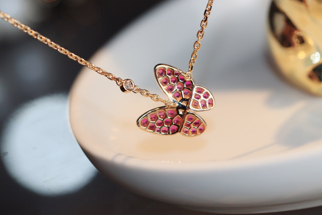 [NOVO]SCHMETTERLING ROTE DIAMANTEN ROSÉGOLD-KETTE