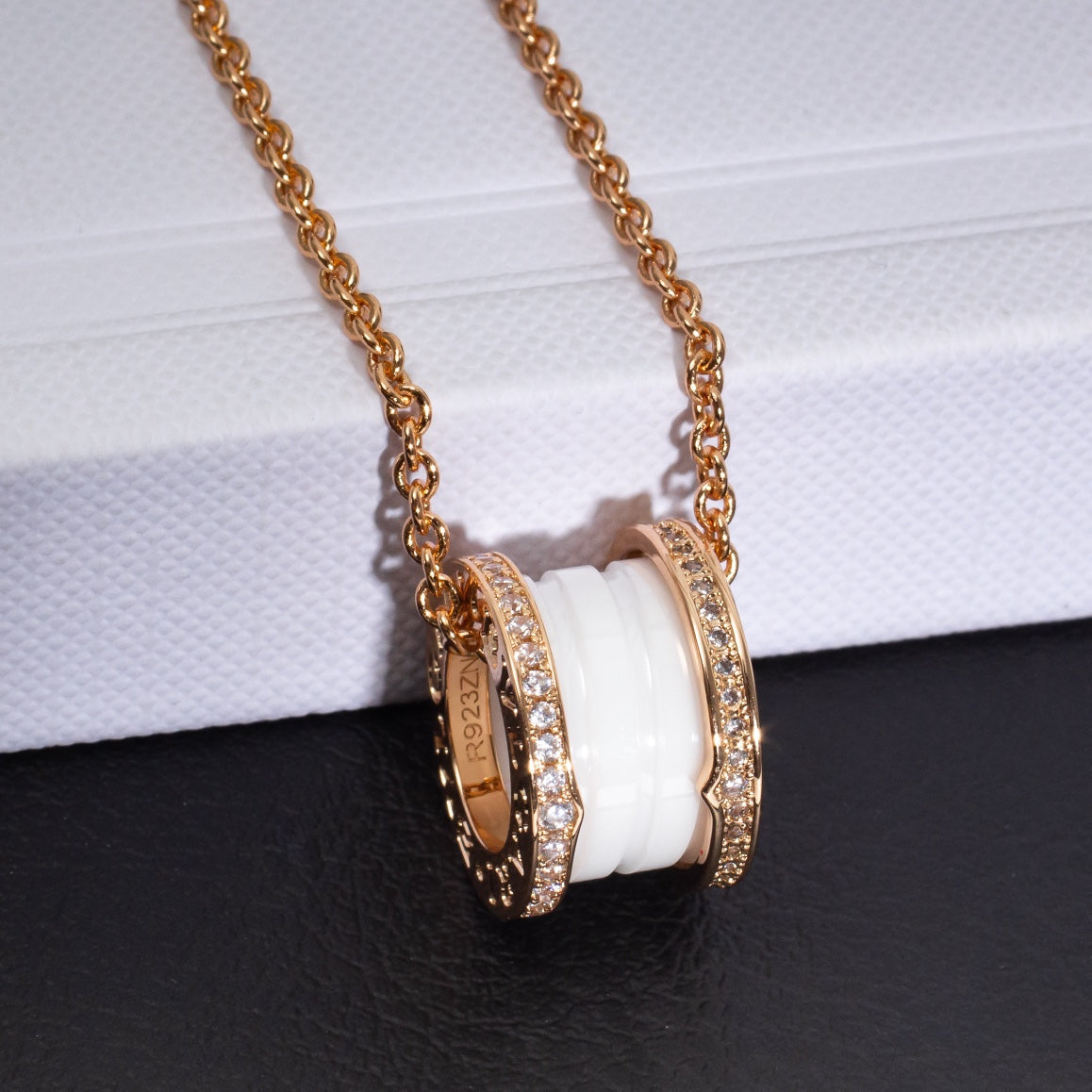 [GALE]ZERO 1 WHITE CERAMIC PINK GOLD DIAMOND NECKLACE