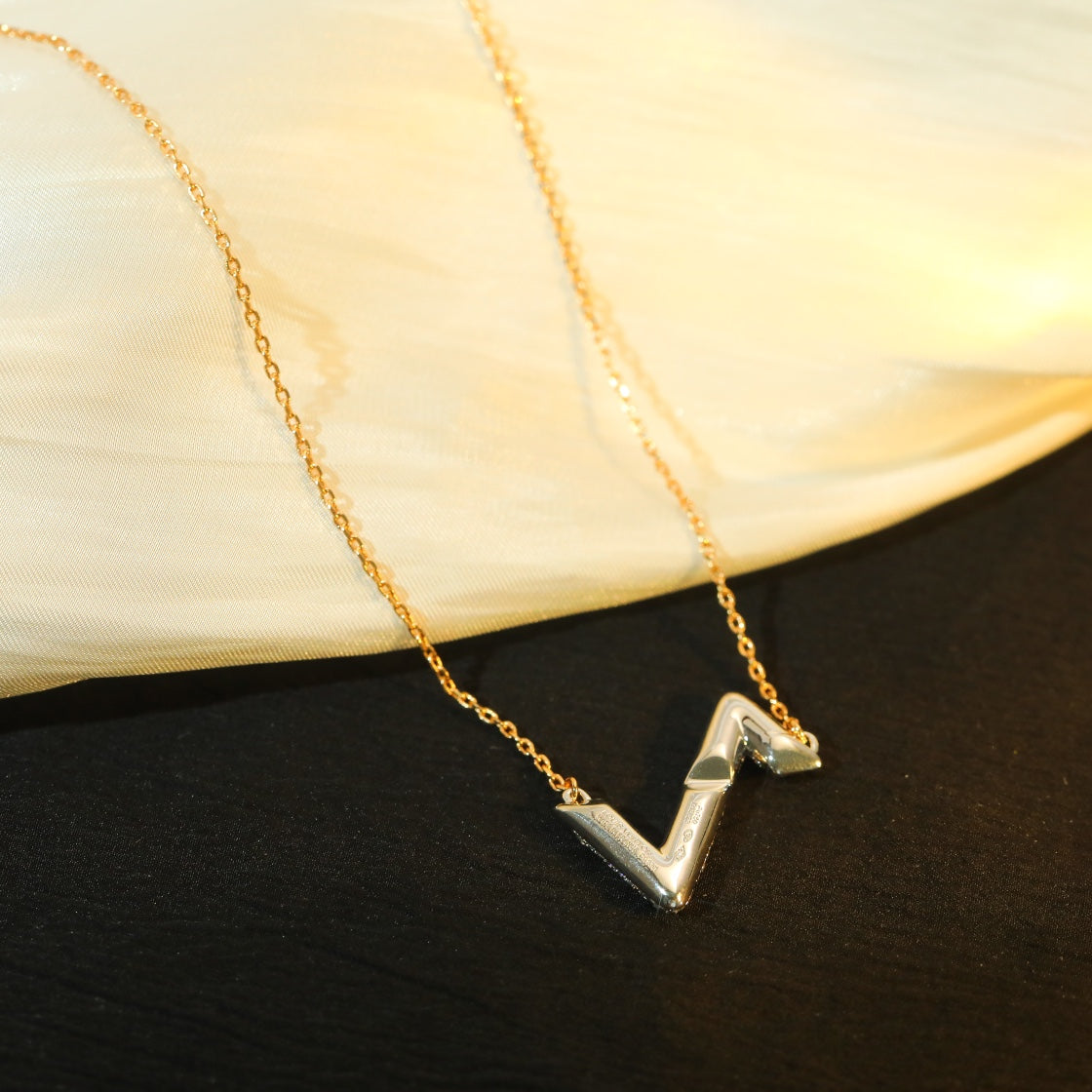[GALE]VOLT SILVER DIAMOND PEDANT NECKLACE