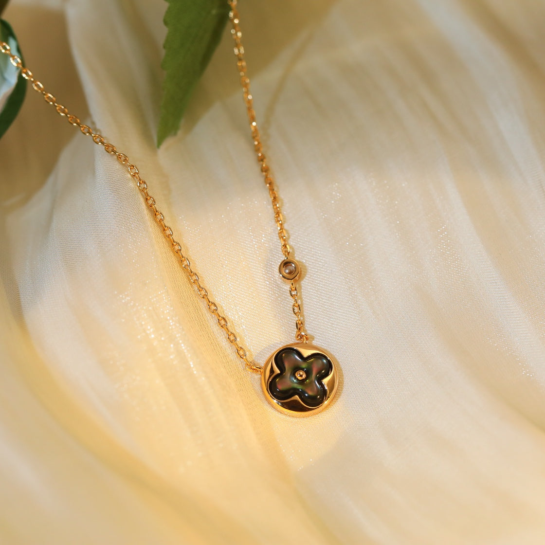[GALE]SUN PEDANT PINK GOLD 1 DIAMOND NECKLACE