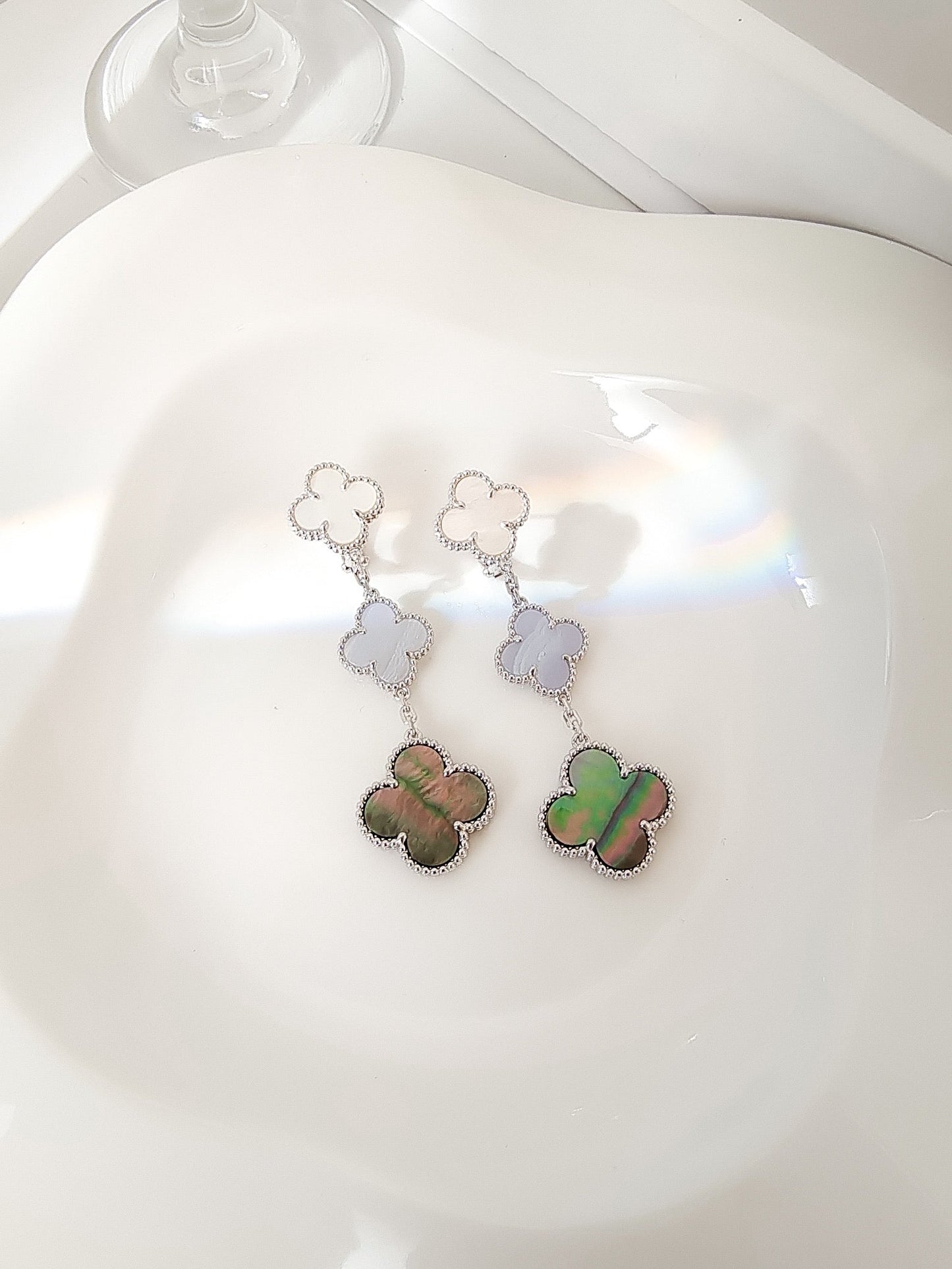 [GALE]CLOVER 3 MOTIFS CHALCEDONY DARK MOP SILVER EARRINGS