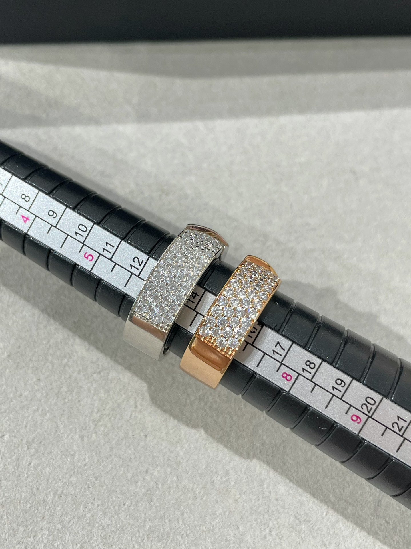 [GALE]LIENS EVIDENCE  DIAMOND PAVED RING