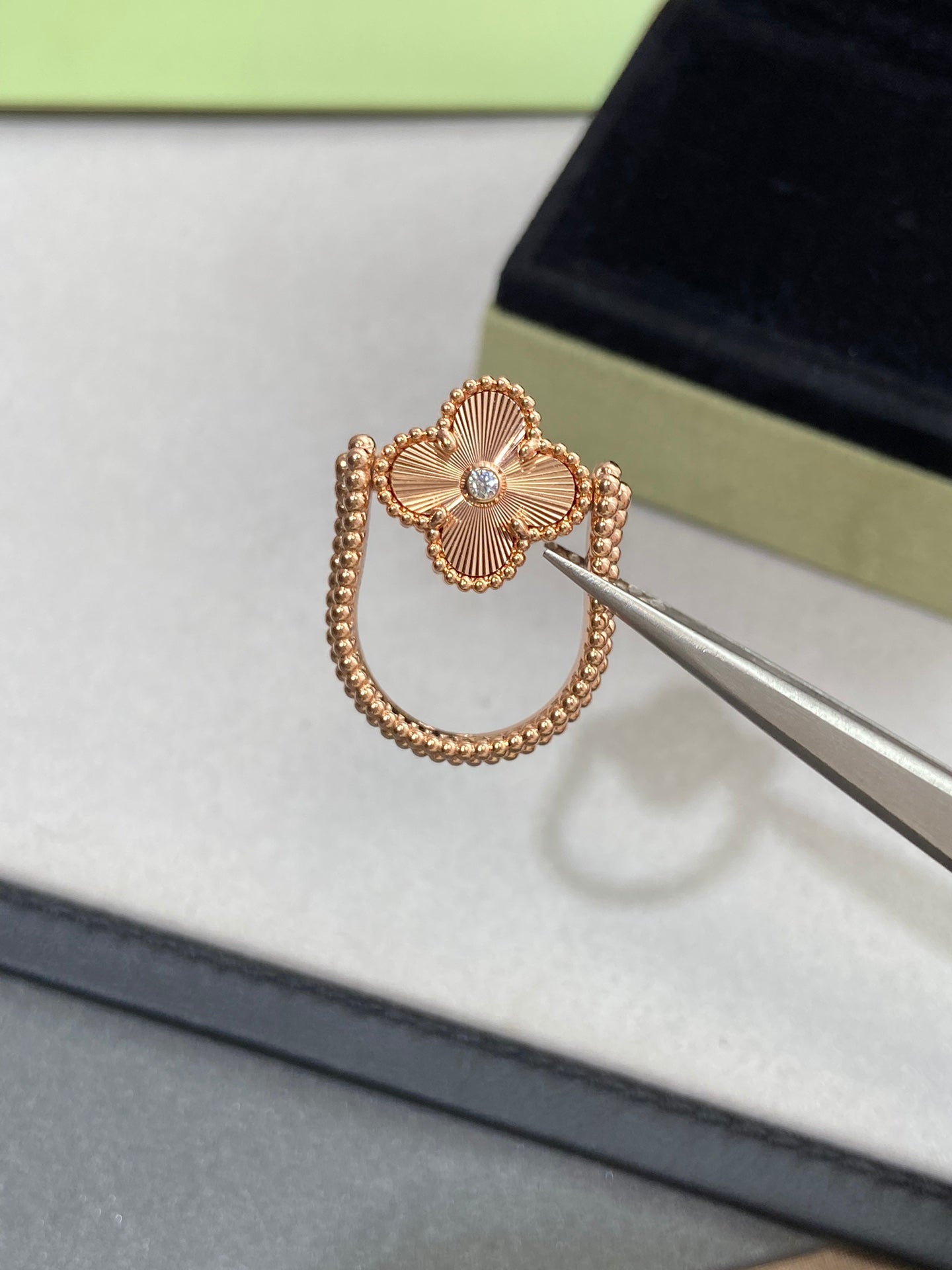 [NOVO]CLOVER RIVERSIBLE RING AUS ROSA GOLD 