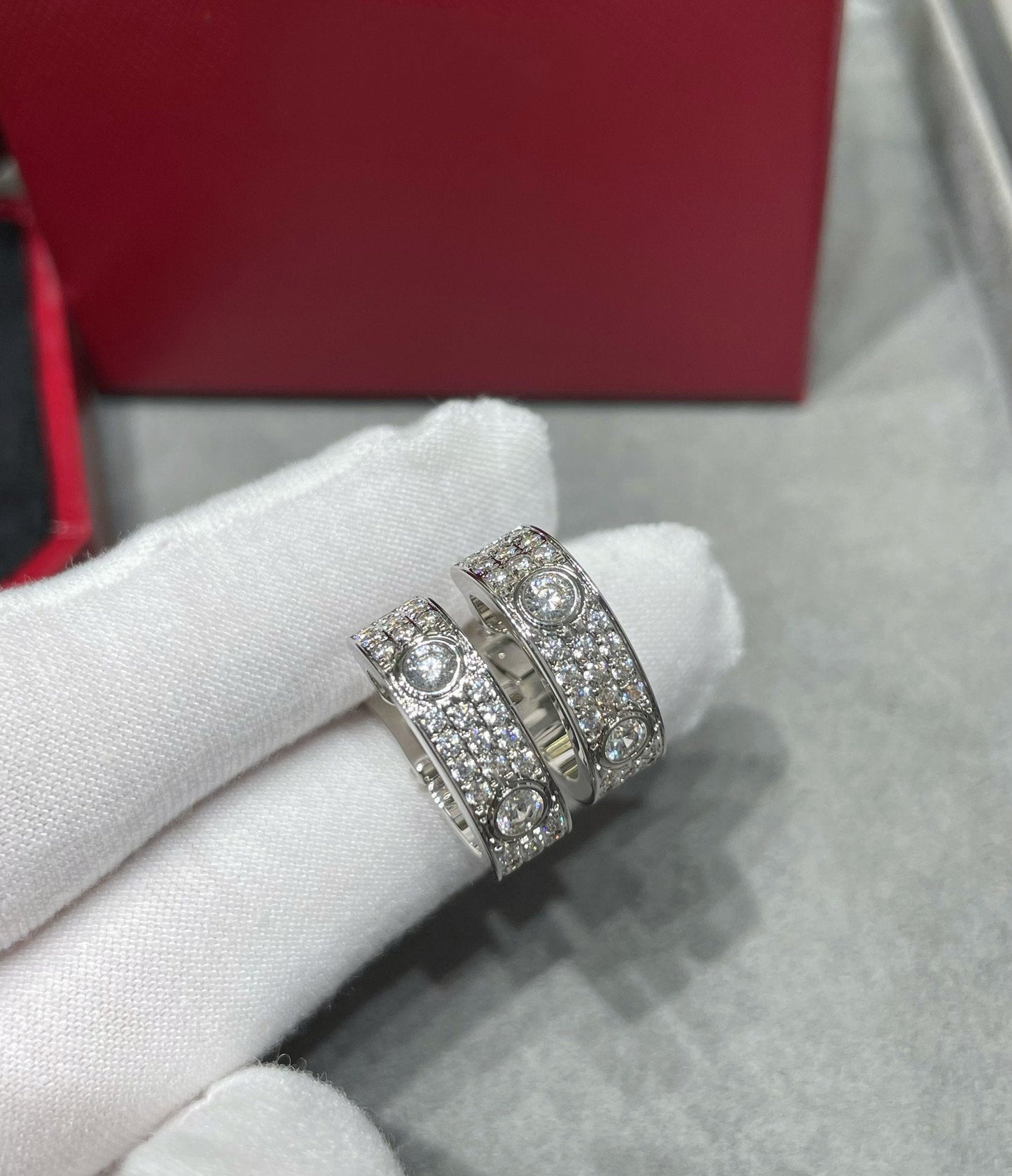 [GALE]LOVE 5.5MM DIAMOND PAVED EARRINGS
