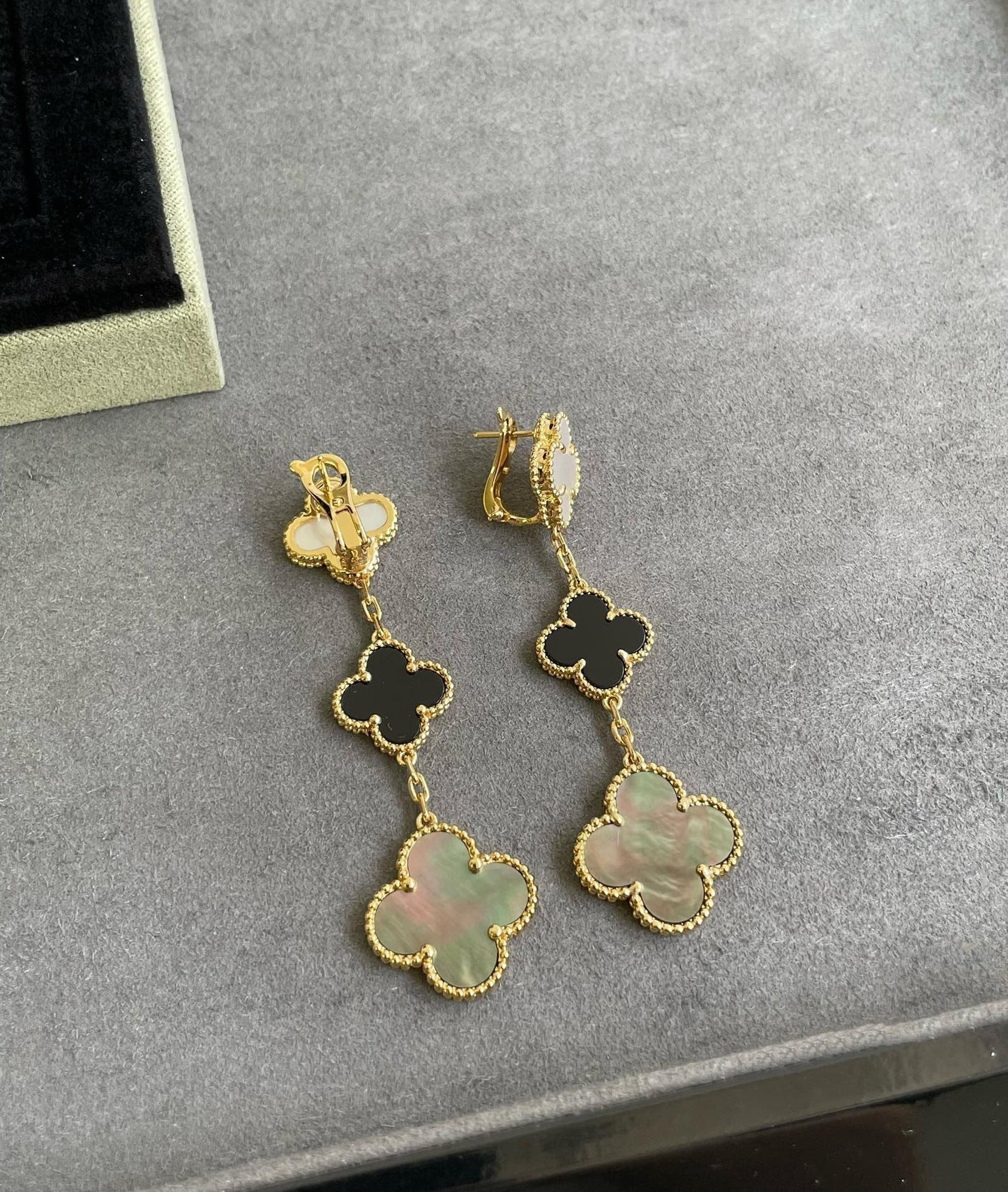 [NOVO]CLOVER 3 MOTIF MOP ONYX DARK MOP PINK GOLD OHREN