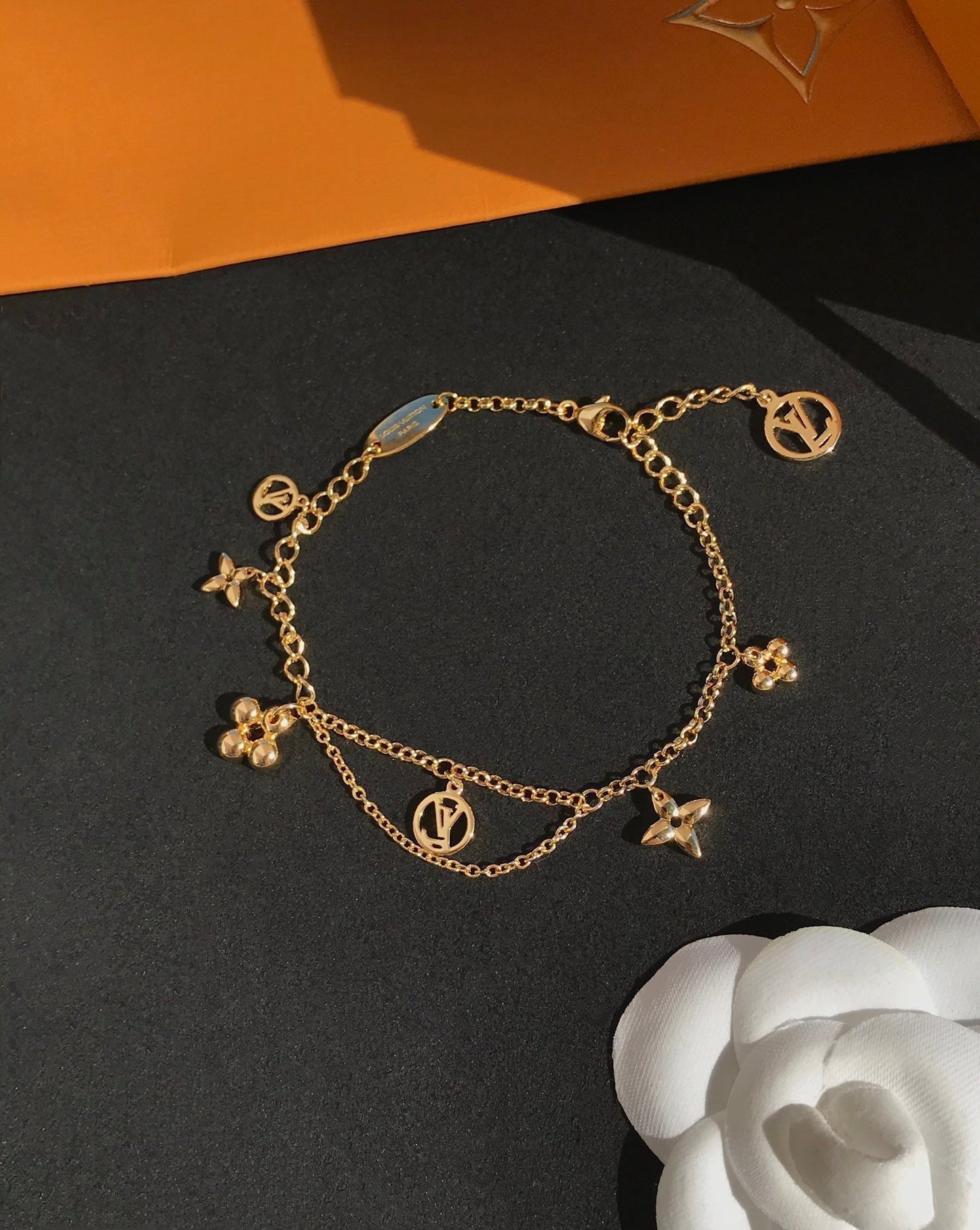 [NOVO]BLOOMING PINK GOLD MOP ARMBAND