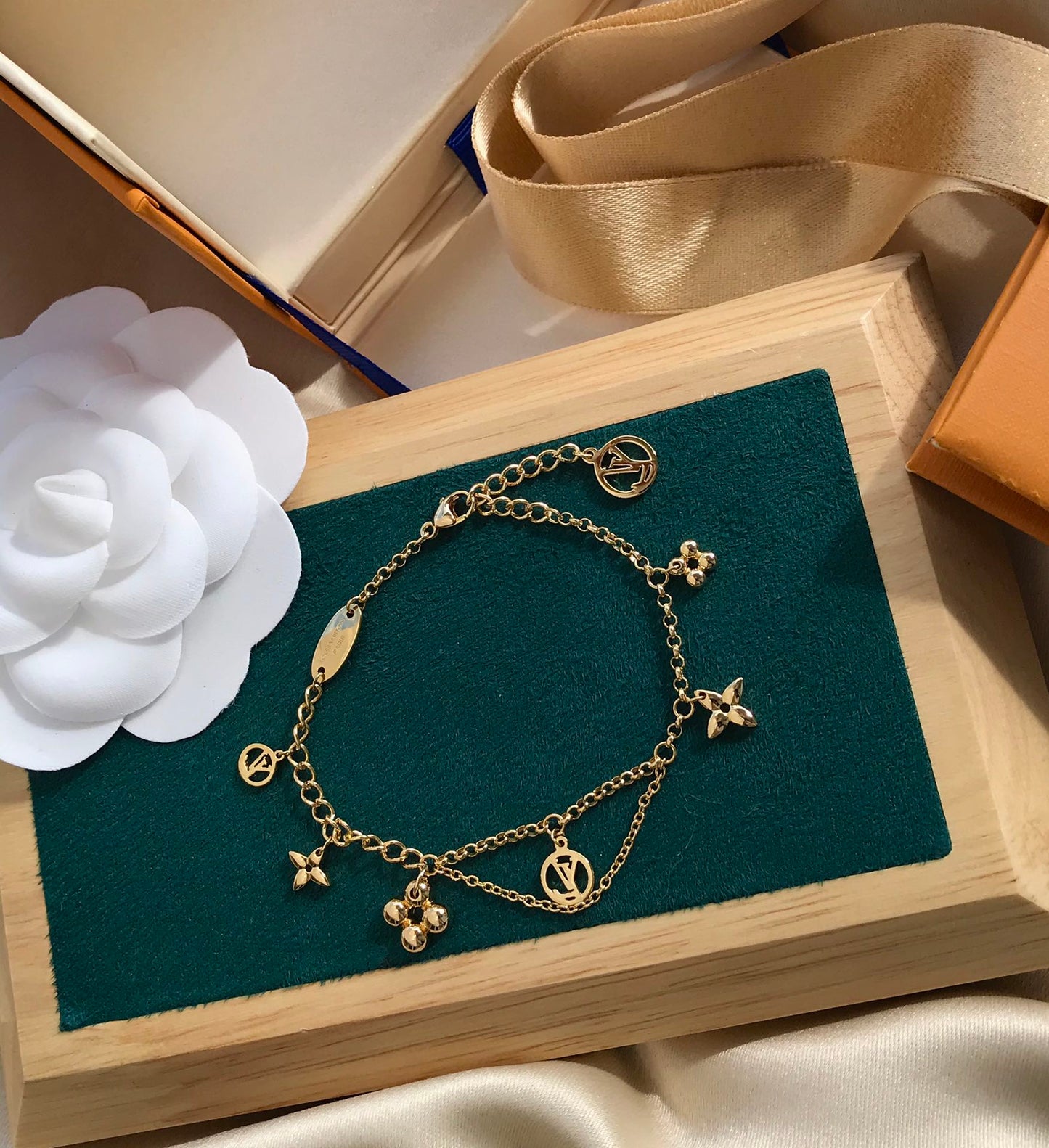 [NOVO]BLOOMING PINK GOLD MOP ARMBAND