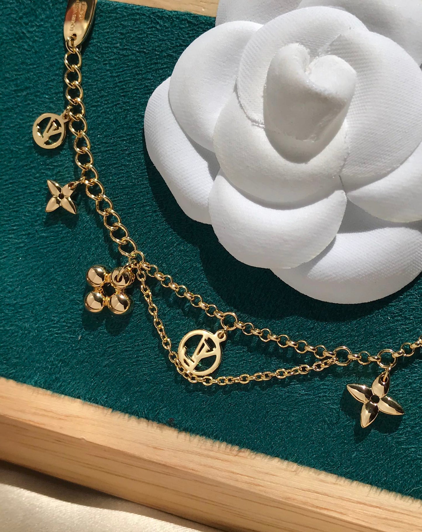 [NOVO]BLOOMING PINK GOLD MOP ARMBAND