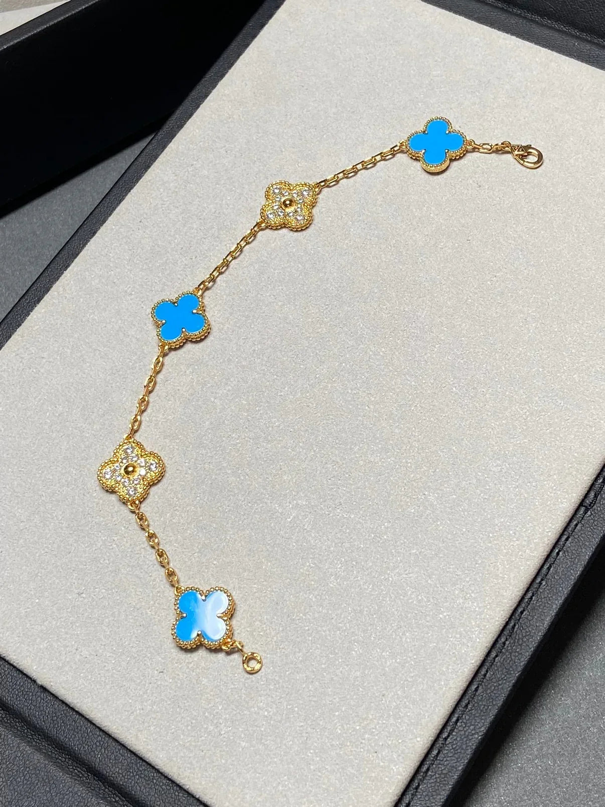 [GALE] CLOVER 5 MOTIF BLUE AGATE BRACELET COLLECTION