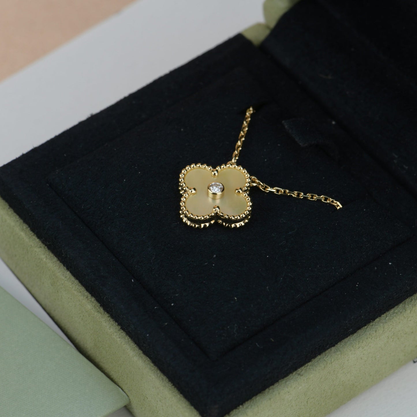 [GALE]CLOVER 15MM DIAMOND GOLD MOTHER OF PEARL NECKLACE