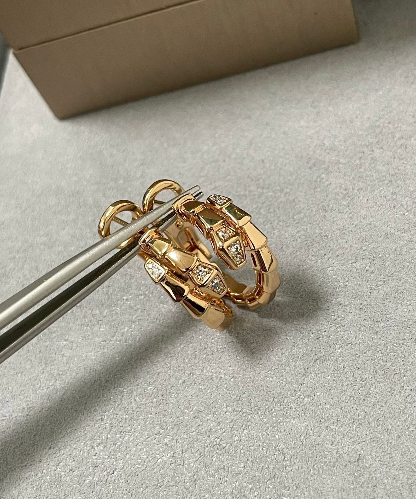 [GALE]SERPENTI EARRINGS HALF DIAMOND