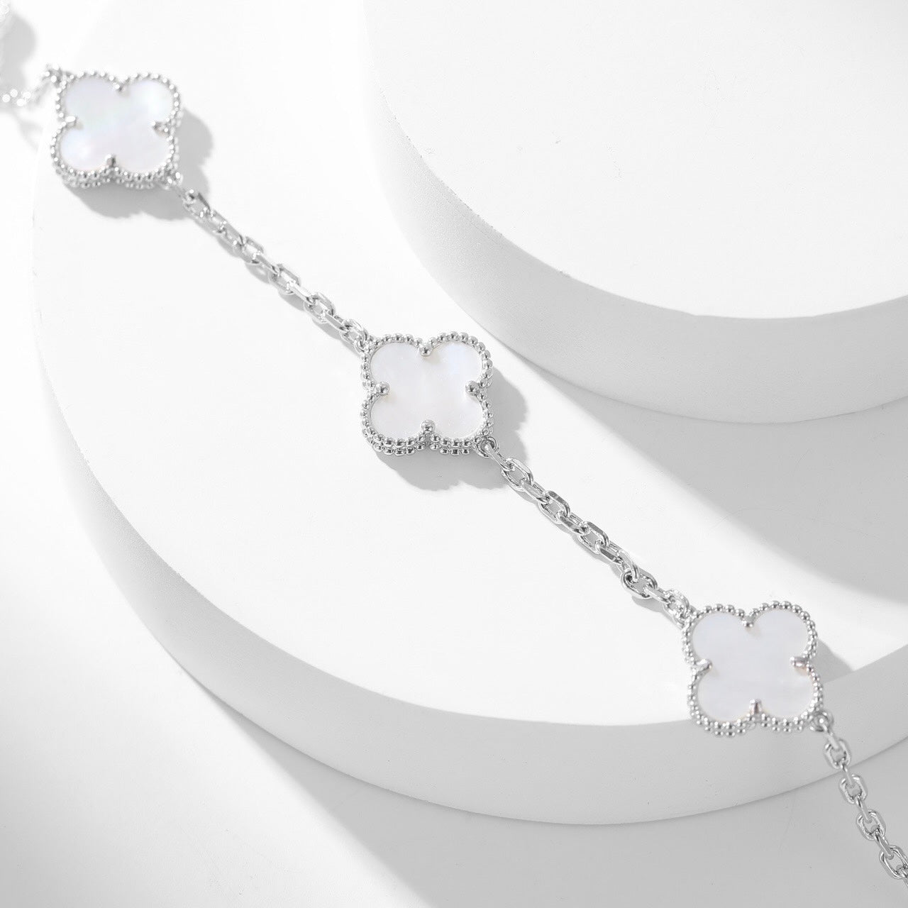 [GALE]CLOVER 10 MOTIFS WHITE MOTHER OF PEARL NECKLACE