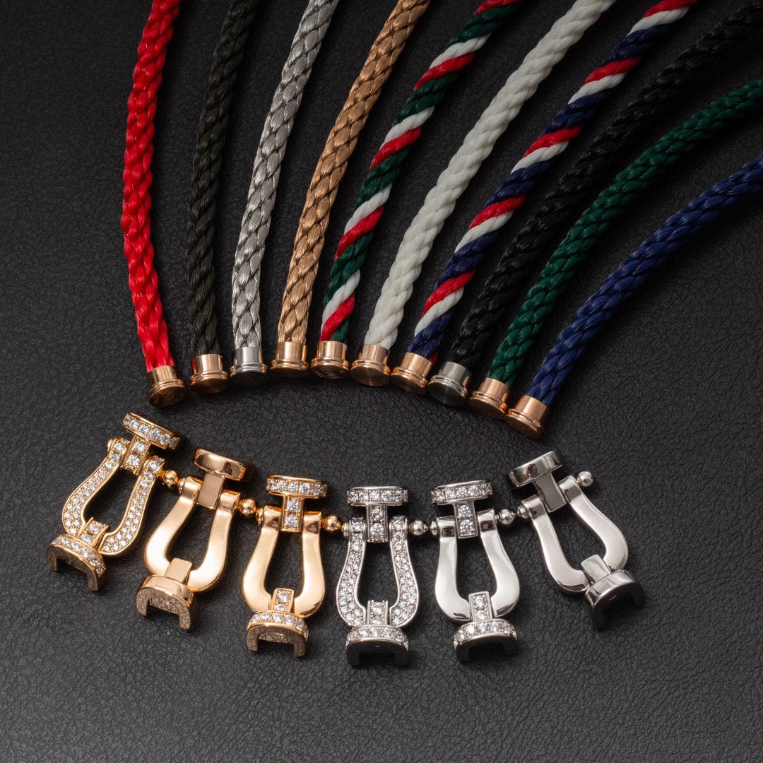 [GALE]FORCE LARGE HORSESHOE HALF DIAMOND BRACELET GOLD
