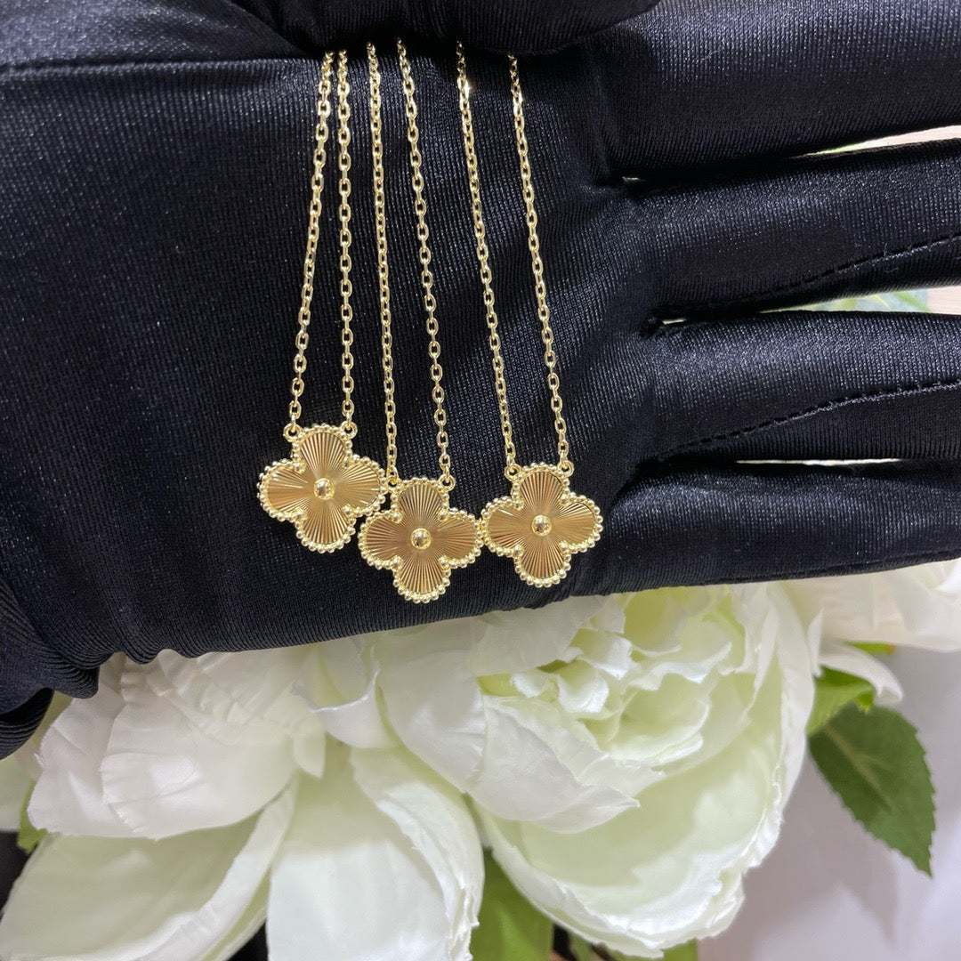 [GALE]CLOVER 15MM LASER NECKLACE