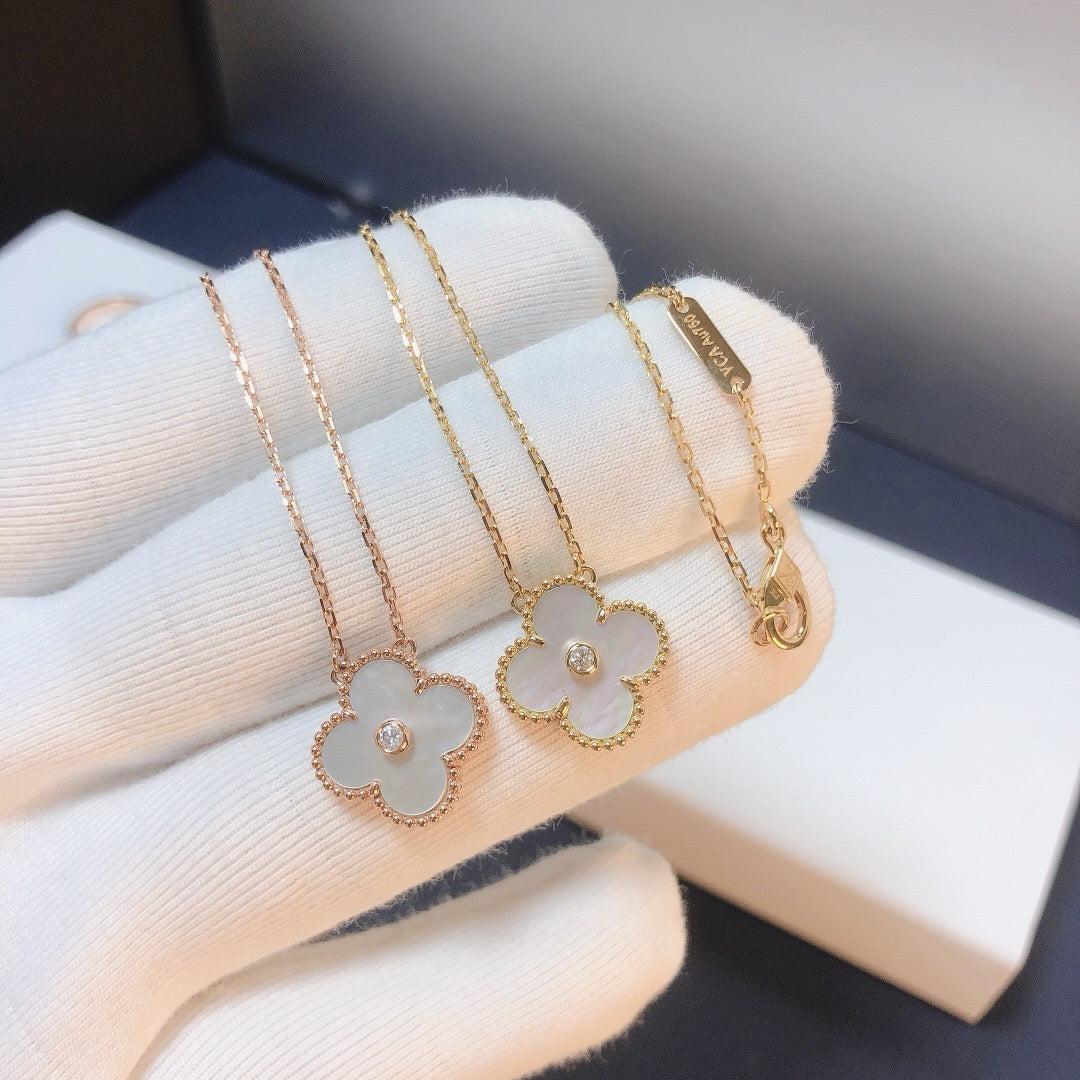 [GALE]CLOVER 15MM DIAMOND WHITE FRITILLARIA NECKLACE