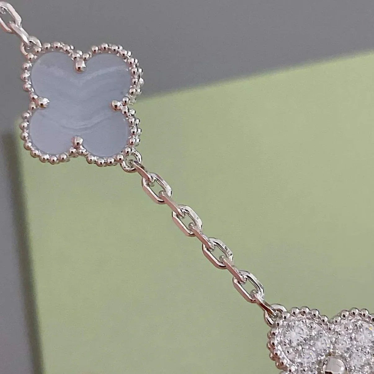 [GALE] CLOVER 5 MOTIF PURPLE CHALCEDONY BRACELET COLLECTION