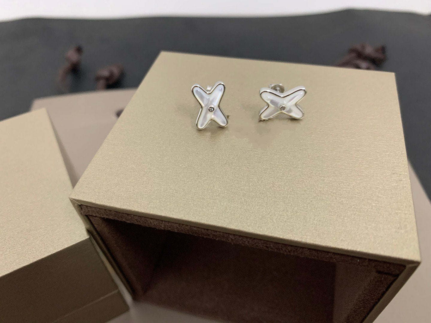 [GALE]JEUX DE WHITE MOP SILVER DIAMOND EARRINGS