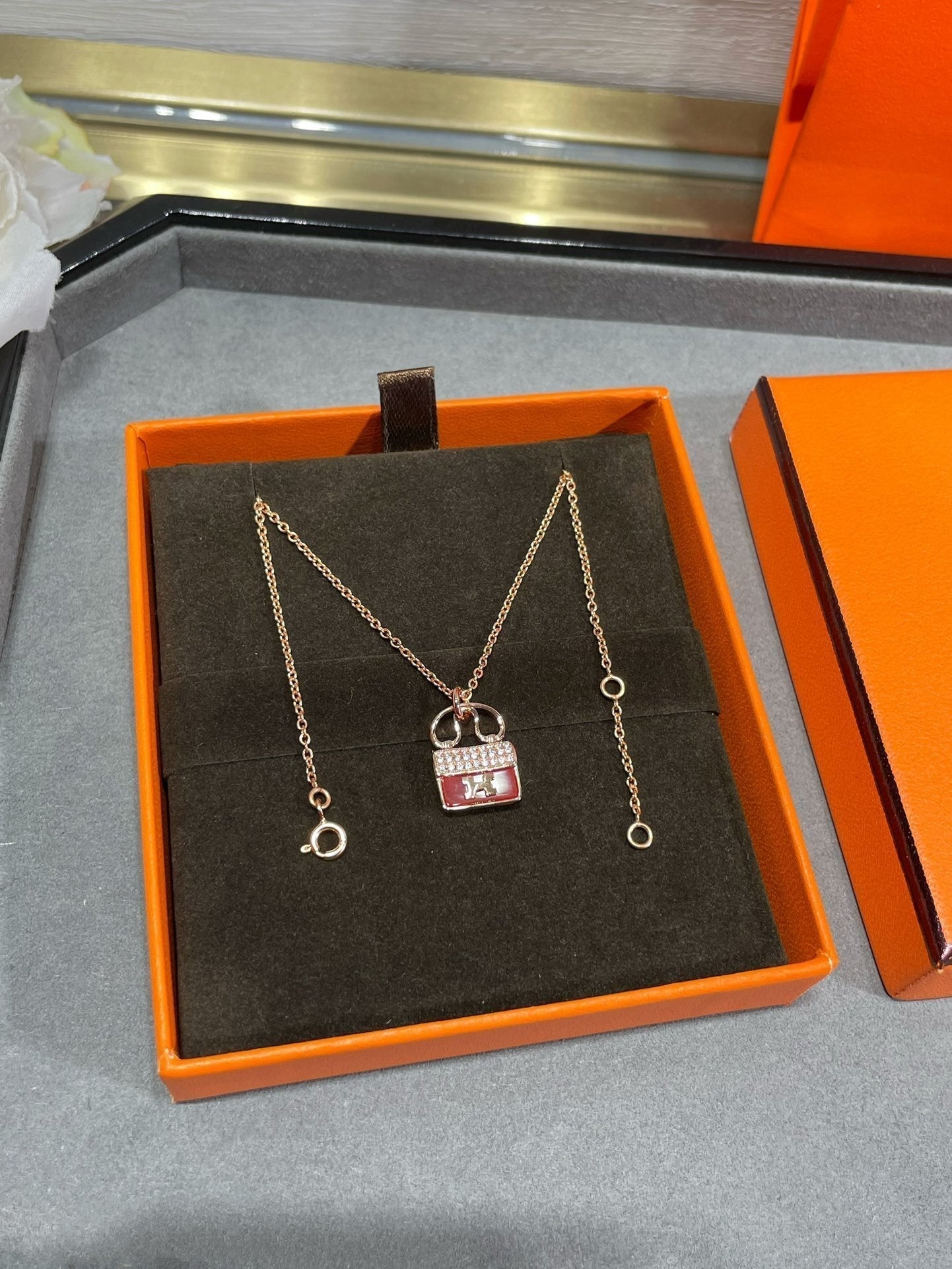 [GALE]H CIRCE MOISSANITE PENDANT NECKLACE GOLD