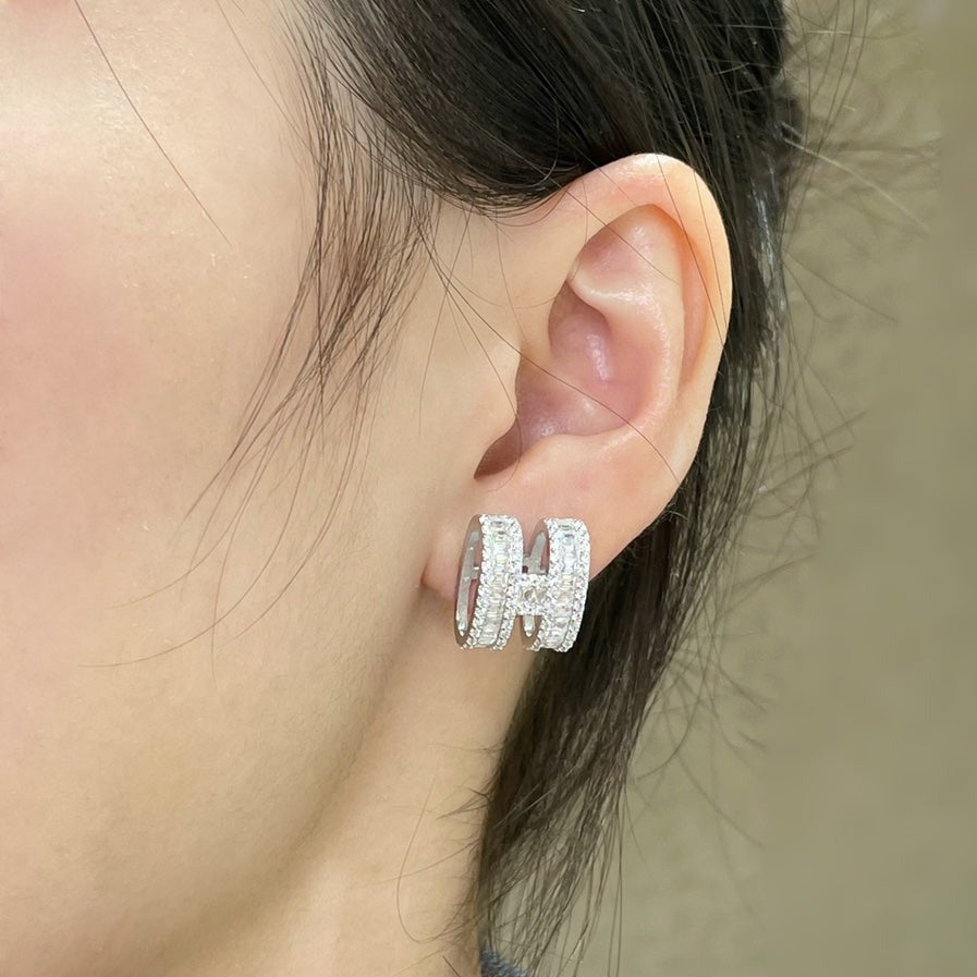 [GALE]H STUD EARRINGS WITH SILVER DIAMONDS