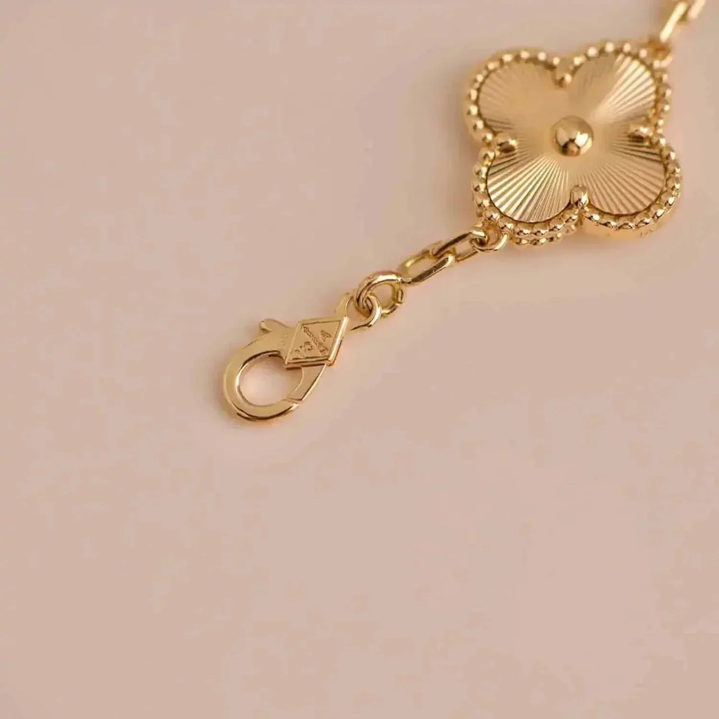 [GALE] CLOVER 5 MOTIF LASER BRACELET COLLECTION