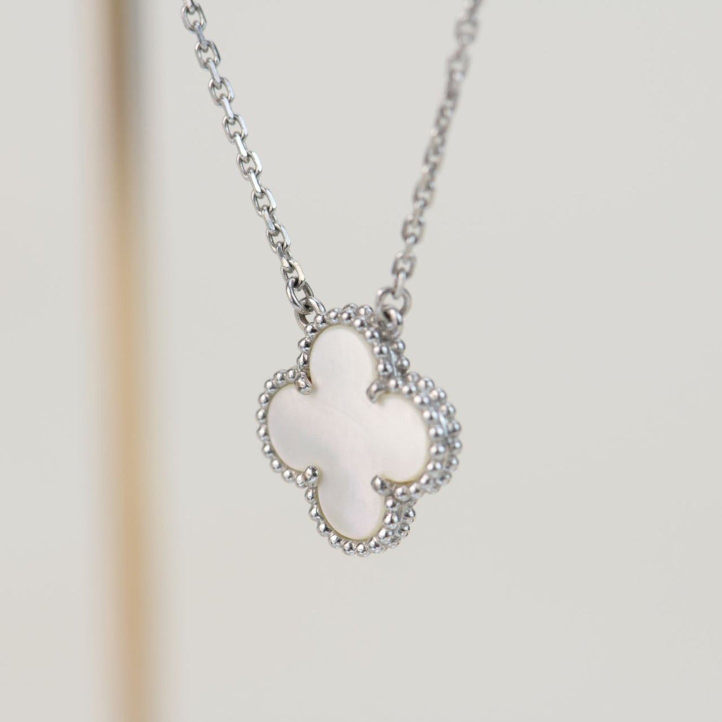 [GALE]CLOVER  15MM WHITE MOTHER-OF-PEARL SILVER