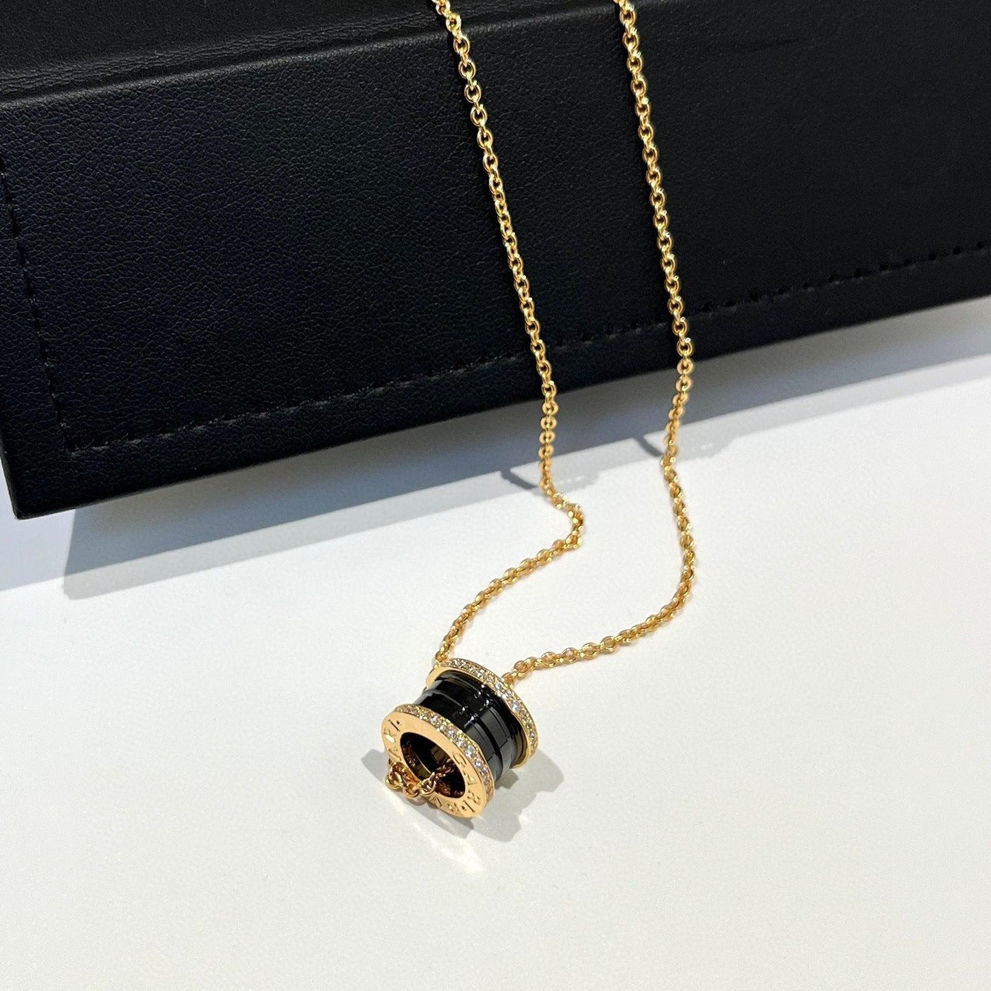 [GALE]ZERO 1 BLACK CERAMIC DIAMOND PINK GOLD NECKLACE